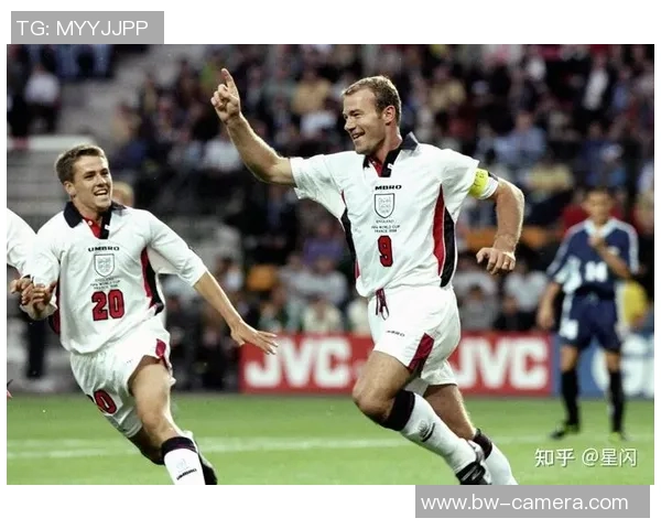 昔日球星风采再现 足球复古经典瞬间展现传奇岁月